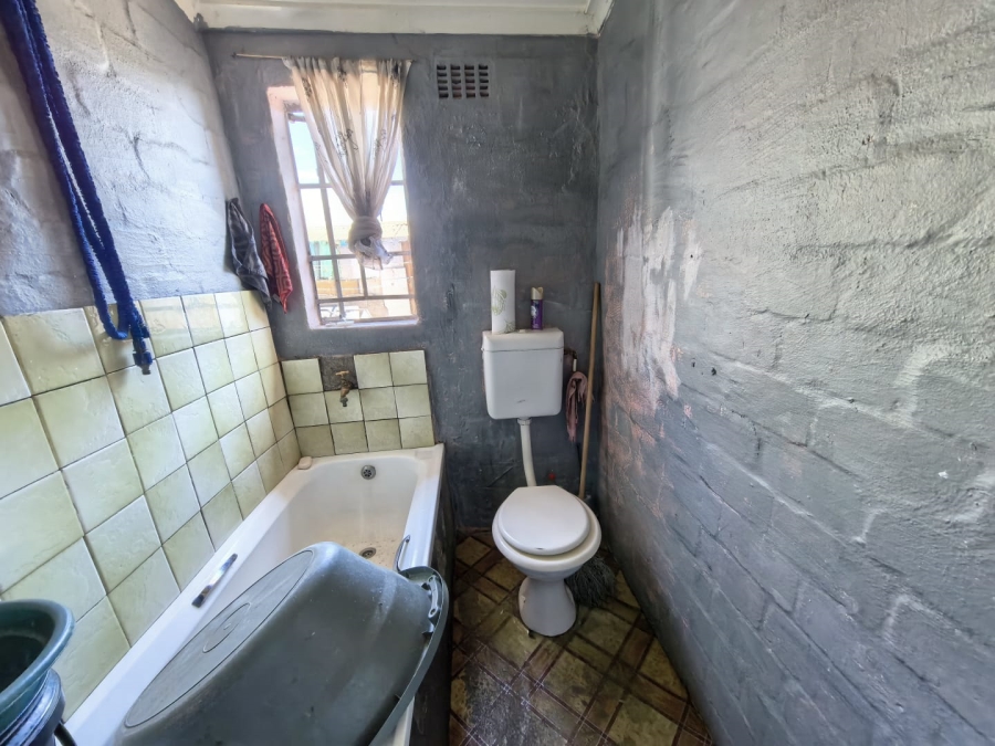 1 Bedroom Property for Sale in Lavender Hill Western Cape